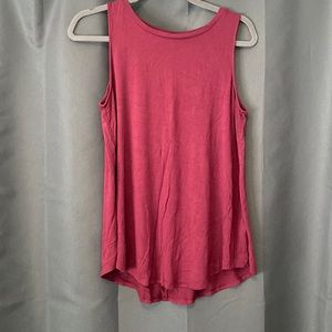 Maroon tank